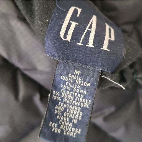 Gap Reversible Puffer Vest Size Medium - Picture 7 of 7